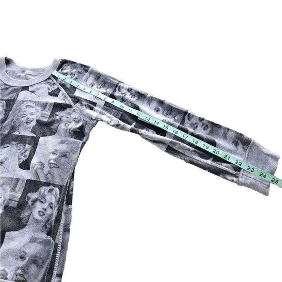 Marilyn Monroe reversible sweatshirt. Preloved vintage. Xs. - Picture 11 of 12